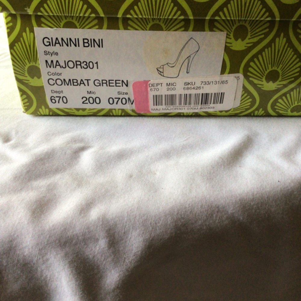 Brand new with box Gianni Bini camo combat green 7M - Picture 6 of 6